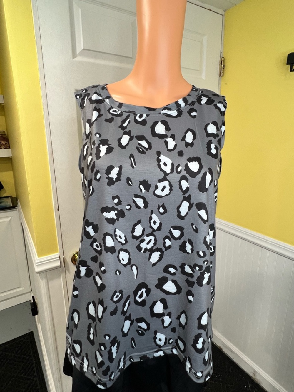 Gray Leopard Print Sleeveless Tunic Top